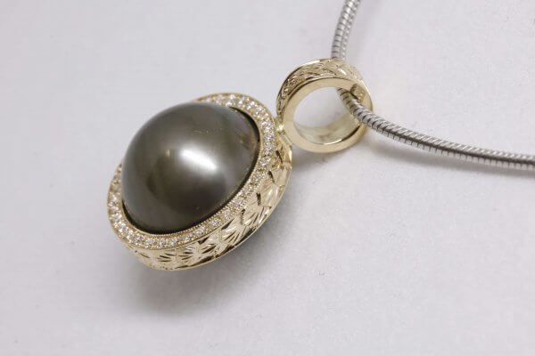Pendentif 14k perle de Tahiti silver et moissanites