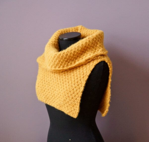 Douceur d’épaule jaune de frencis mcinnis créatrice de tricot fait main