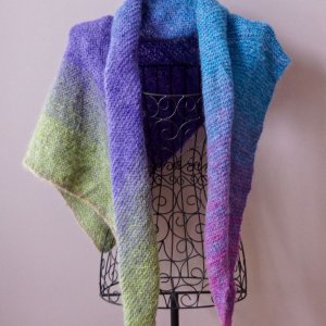Écharpe douceur d’épaule de Frencis McInnis créatrice de tricot fait main