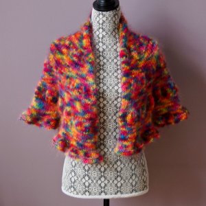 Douceur d’épaule éclat de couleurs de Frencis McInnis créatrice de tricot fait main