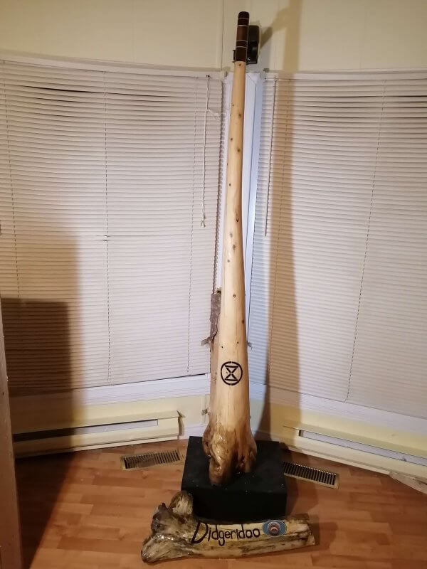 Didgeridoo Inspiration Extinction Rebellion en bois de Tirésias, créateur de Didgeridoo au Québec