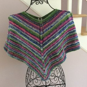 Pèlerine en mode estival de Frencis McInnis créatrice de tricot fait main