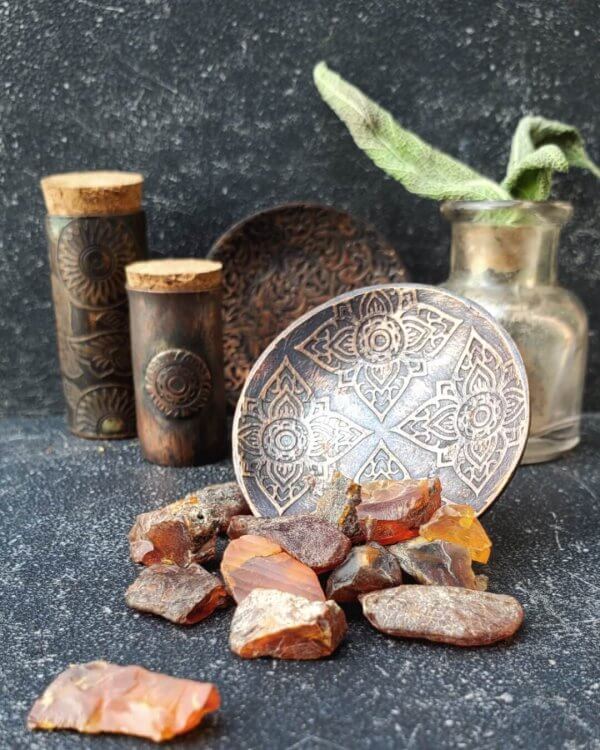 Petits objets artisanaux en cuivre faits par Nora Luna joaillière au Québec