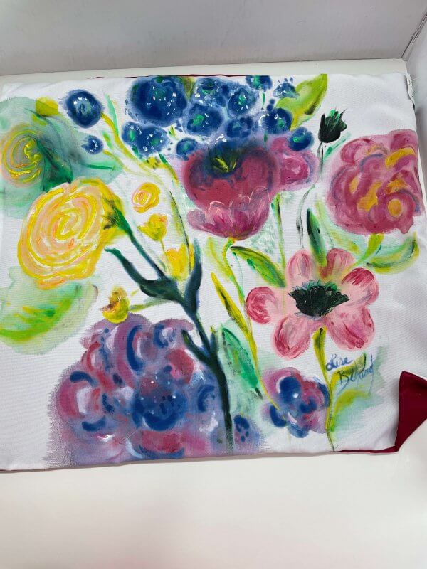 Coussin peint a la main Bouquet de fleurs scaled
